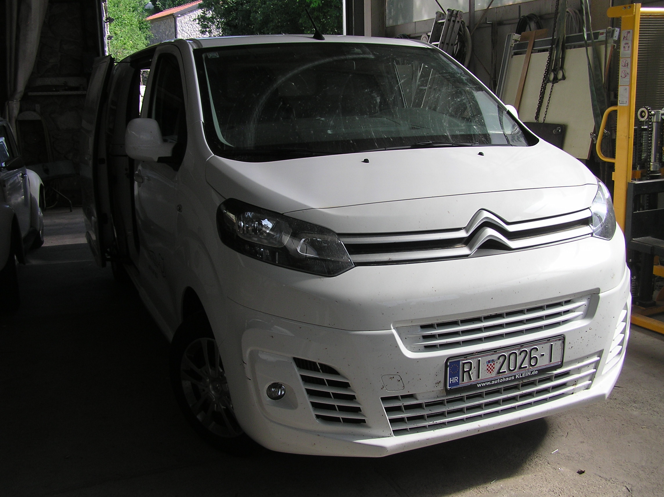 OLYMPUS DIGITAL CAMERA